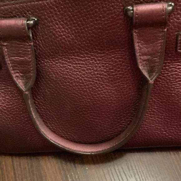 Coach Swagger without crossbody strap and a slight lean - Picture 8 of 14